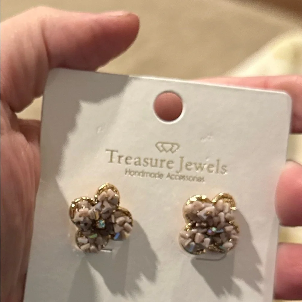 Treasure Jewels Pink Floral Earrings